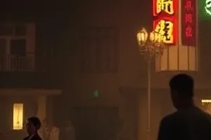 剧情片《铁皮鼓手》街头鼓手与旧砖墙场景封面